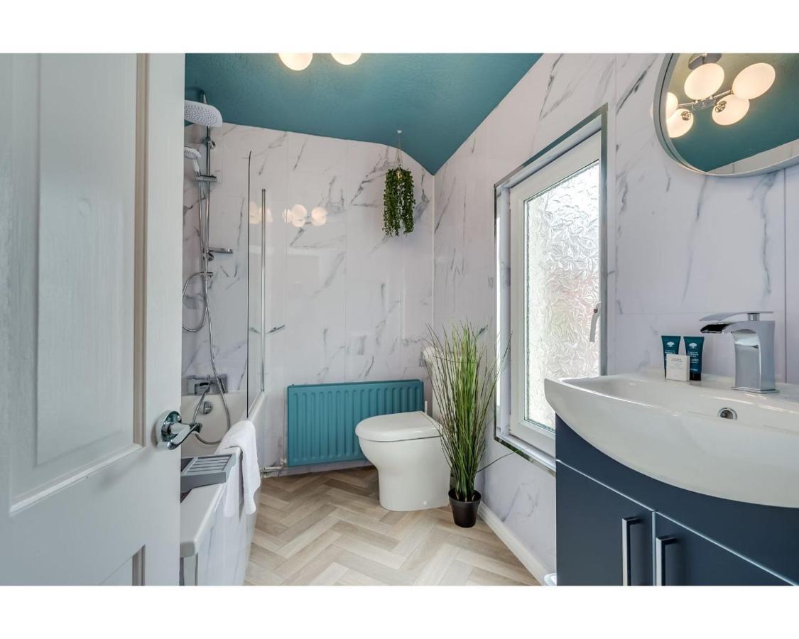Central Belfast Apartments Chic Luxe R&R ภายนอก รูปภาพ