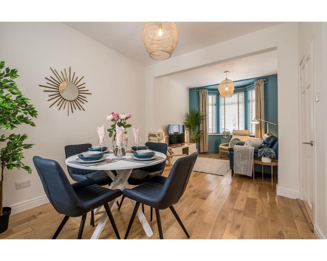 Central Belfast Apartments Chic Luxe R&R ภายนอก รูปภาพ