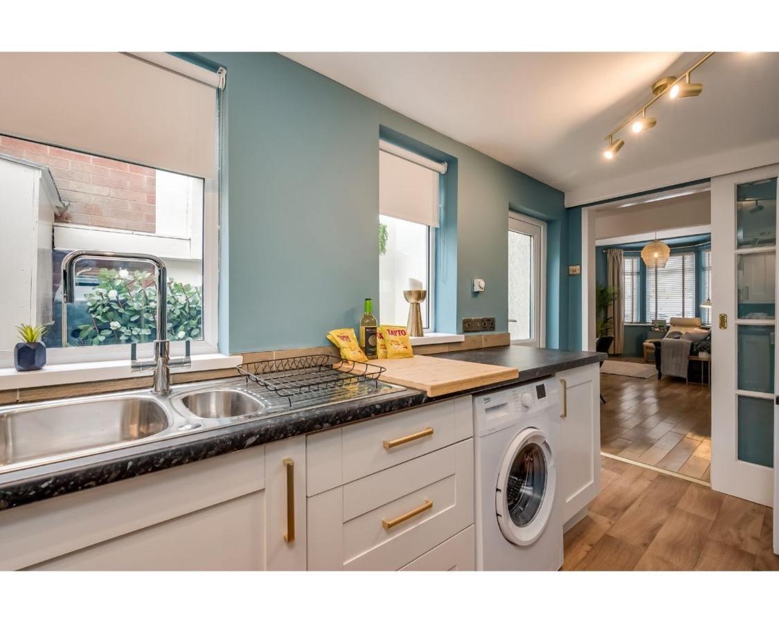 Central Belfast Apartments Chic Luxe R&R ภายนอก รูปภาพ