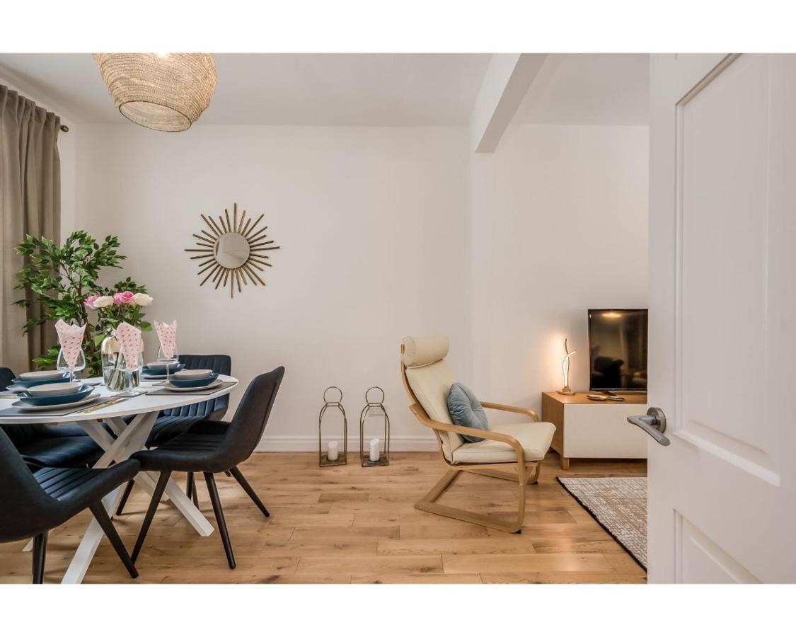 Central Belfast Apartments Chic Luxe R&R ภายนอก รูปภาพ