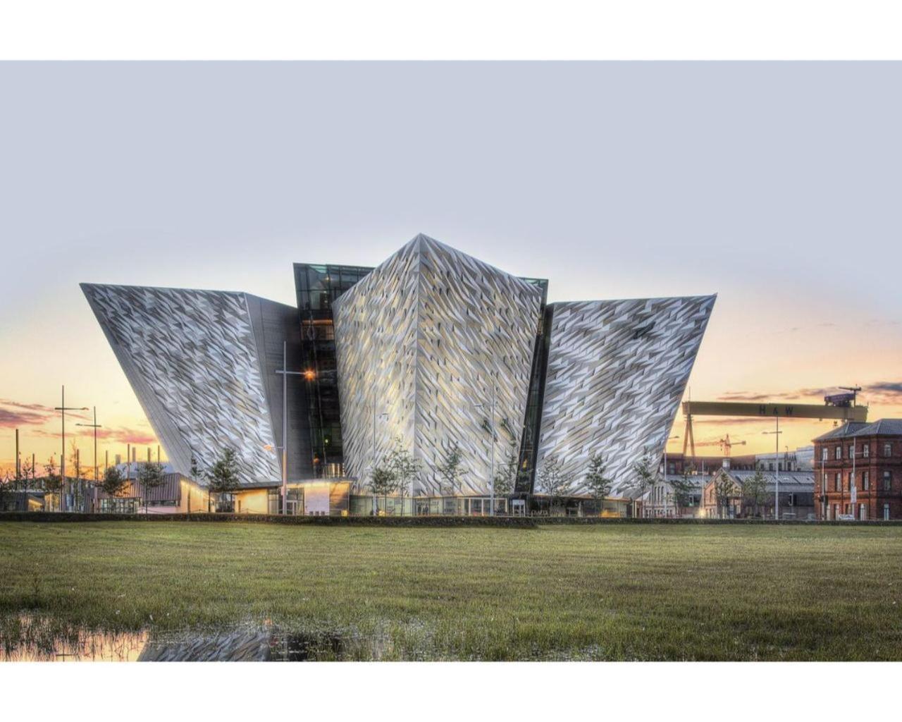 Central Belfast Apartments Chic Luxe R&R ภายนอก รูปภาพ