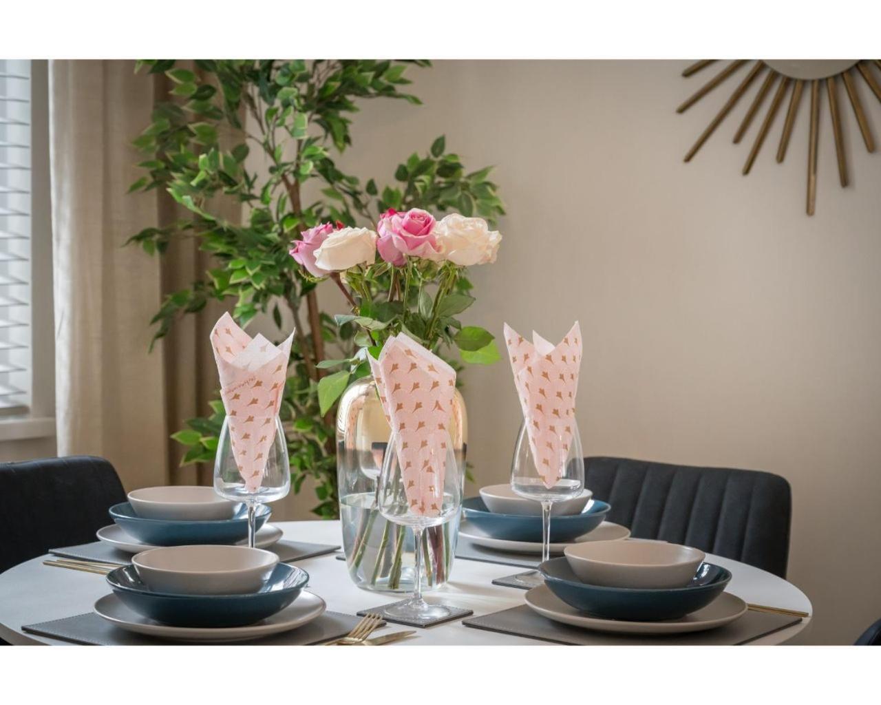 Central Belfast Apartments Chic Luxe R&R ภายนอก รูปภาพ