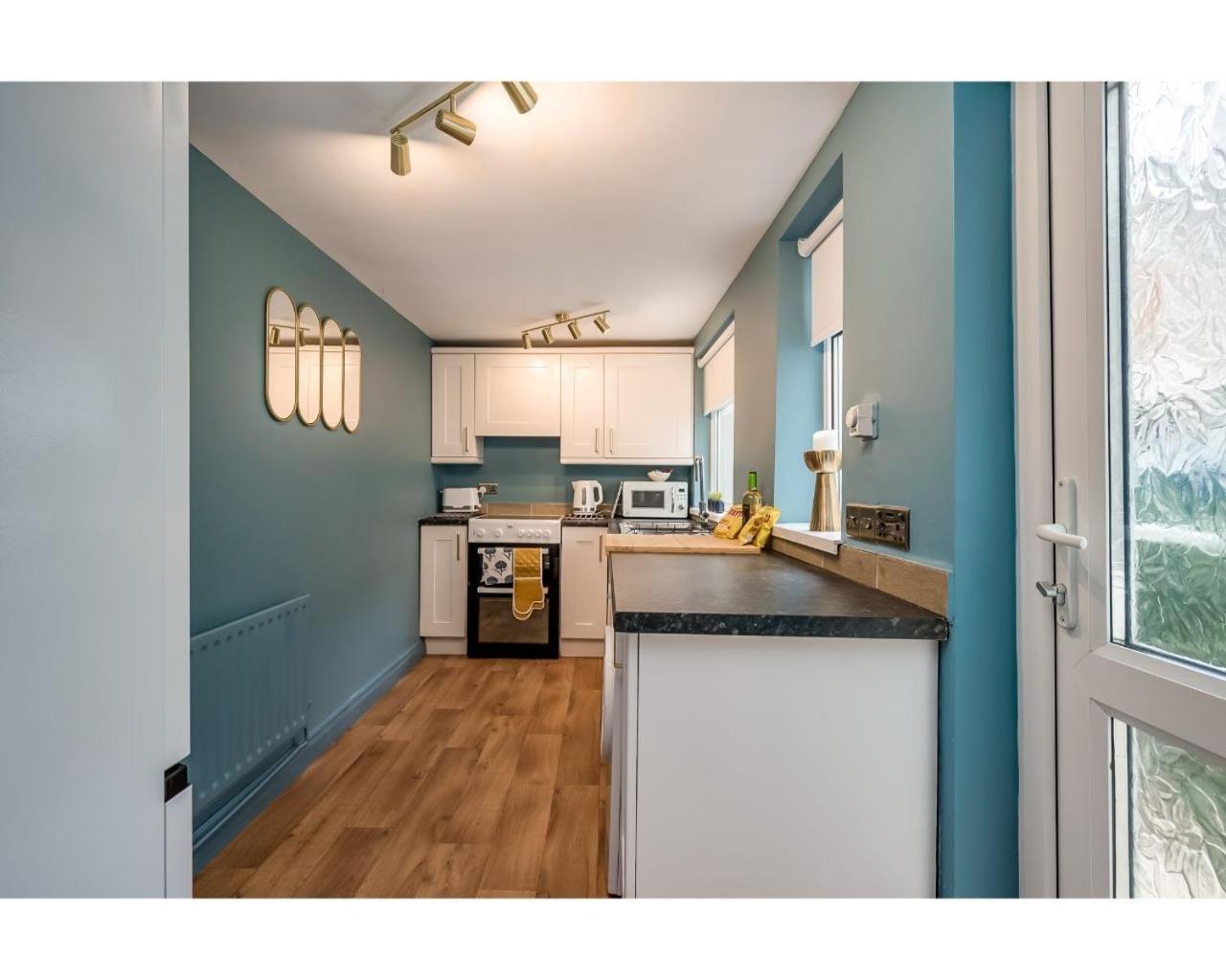 Central Belfast Apartments Chic Luxe R&R ภายนอก รูปภาพ