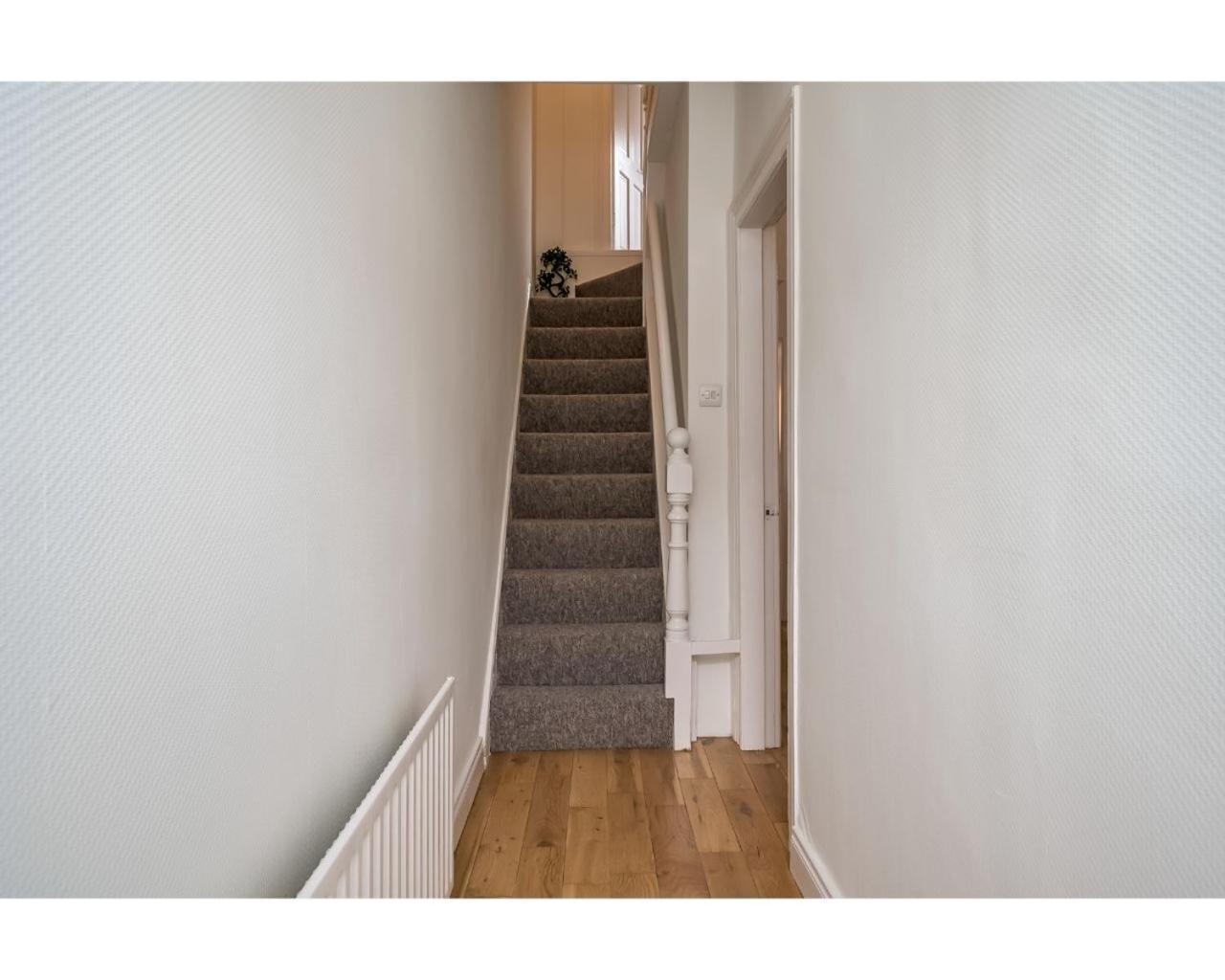 Central Belfast Apartments Chic Luxe R&R ภายนอก รูปภาพ