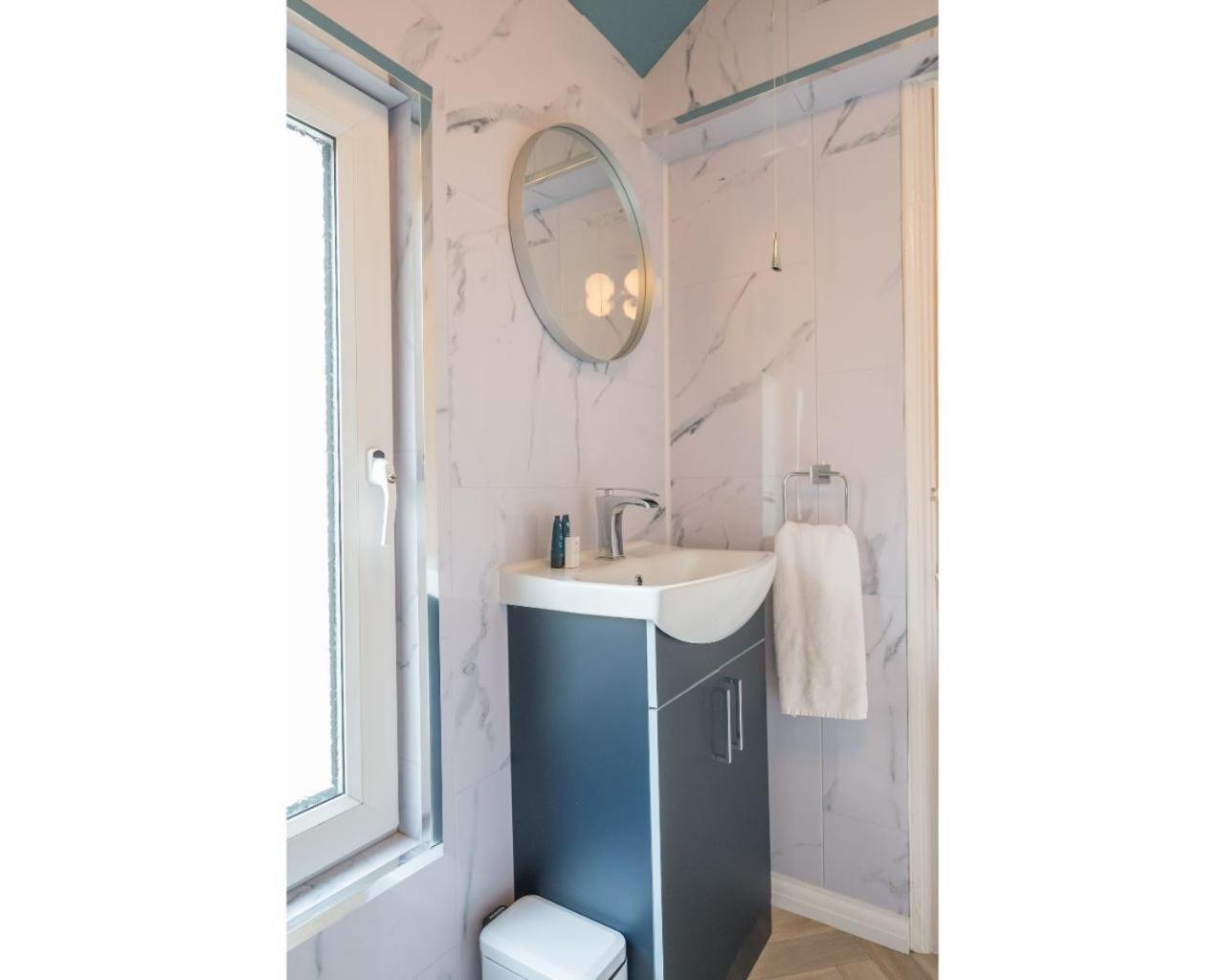 Central Belfast Apartments Chic Luxe R&R ห้อง รูปภาพ